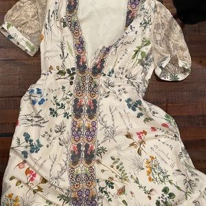 Stunning and rare Geisha Designs floral dress with lace sleeves!